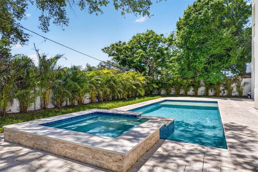 Exterior details and patio area of a home in , Tampa (Image 4).