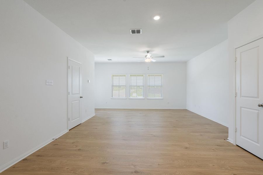 Spacious, unfurnished interior of a new home in Colson Ranch, Jarrell (Image 4).