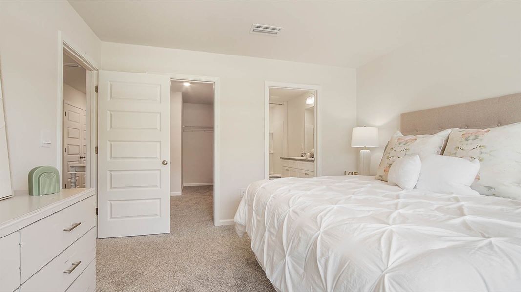 Representative furnished interior of a home built from the Aldridge by D.R. Horton in Sunny Hills, Chipley (Image 17).