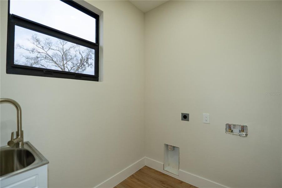 Spacious, unfurnished interior of a new home in , Tampa (Image 33).