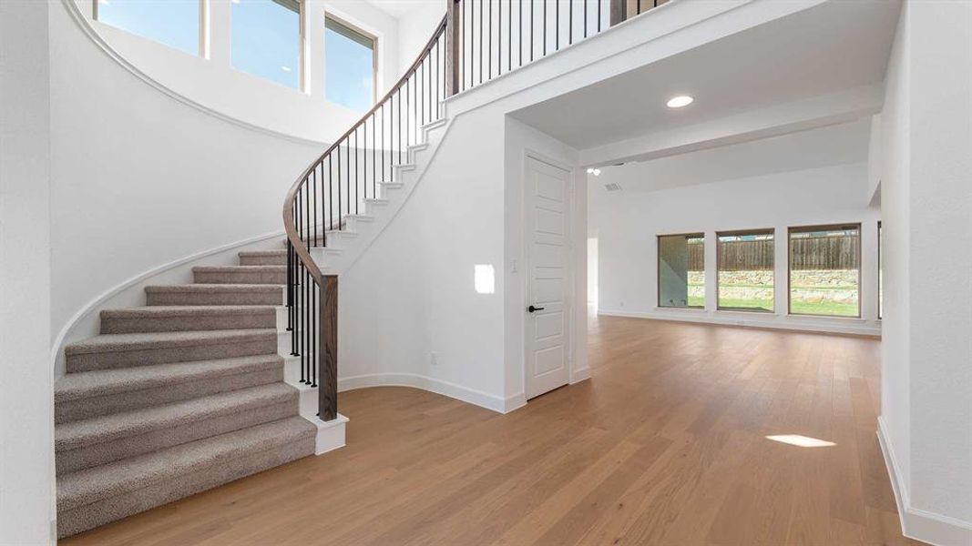 Spacious, unfurnished interior of a new home in Somerset Park 80', Rockwall (Image 16).