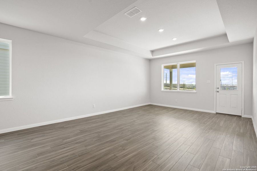 Spacious, unfurnished interior of a new home in Hunters Ranch, San Antonio (Image 16).