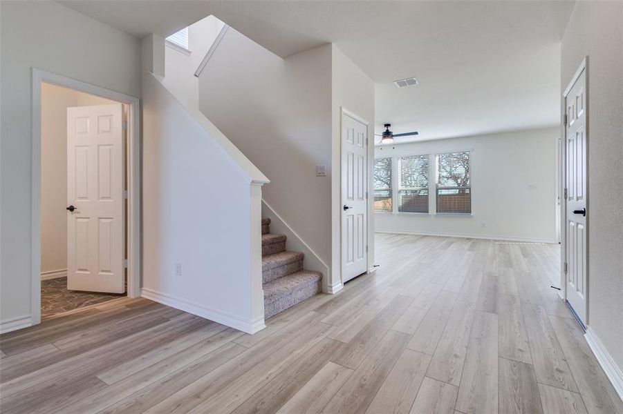 Spacious, unfurnished interior of a new home in Eagle Creek, Denton (Image 17).