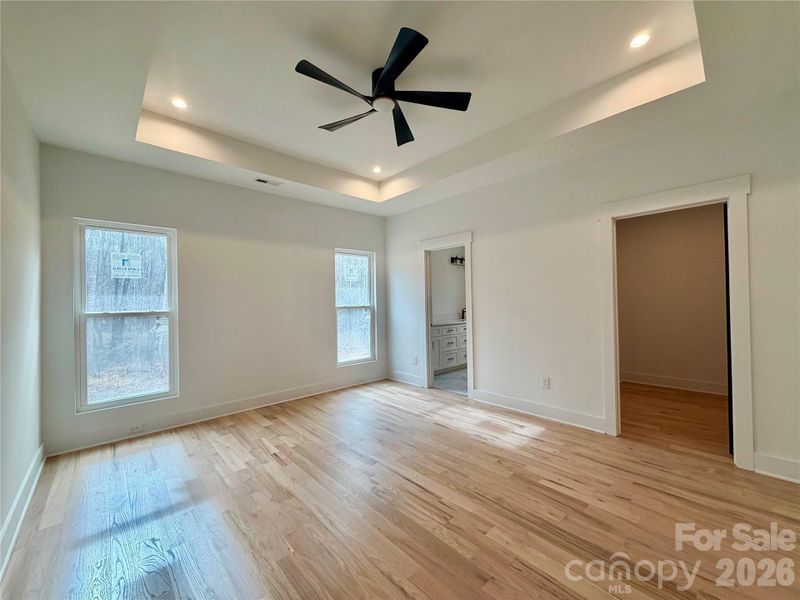 Primary suite w/ tray ceiling Primary suite w/ tray ceiling