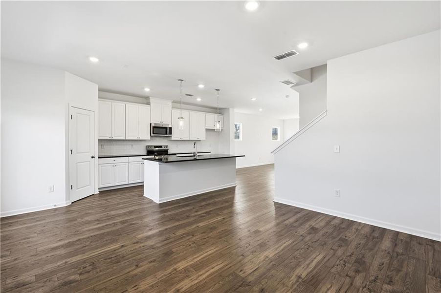 Spacious, unfurnished interior of a new home in Rosewood Farm, Lawrenceville (Image 16).