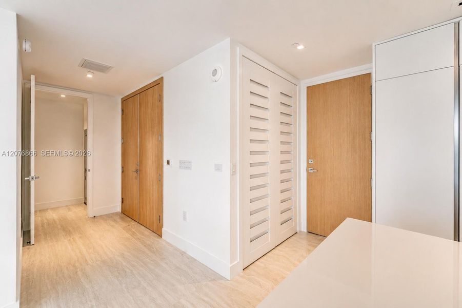 Spacious, unfurnished interior of a new home in , Palm Beach (Image 19).