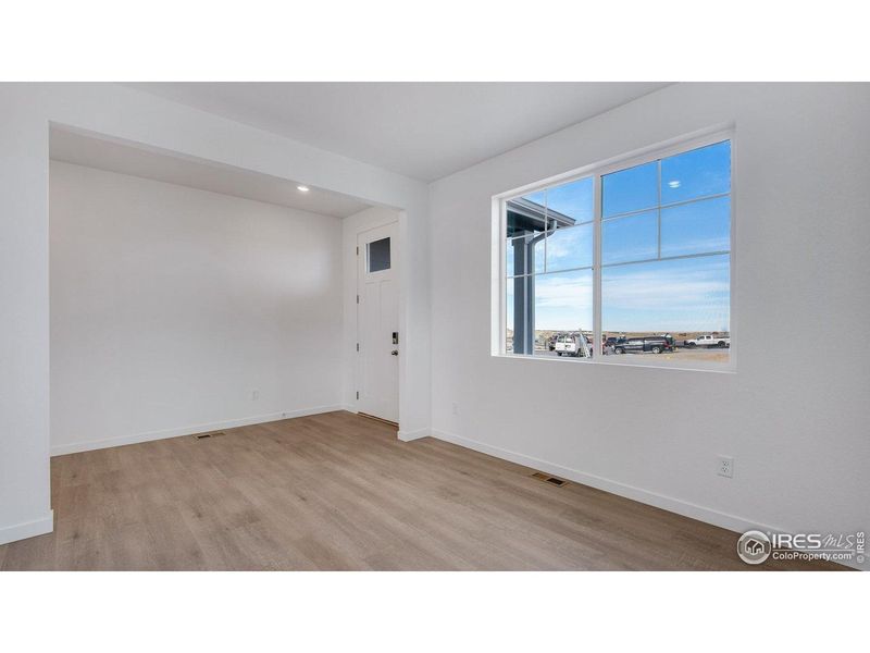 Spacious, unfurnished interior of a new home in Vista Meadows, Fort Lupton (Image 21).