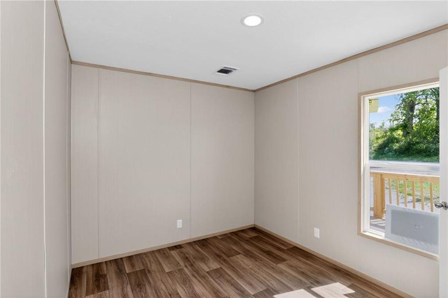 Spacious, unfurnished interior of a new home in , Jasper (Image 20).
