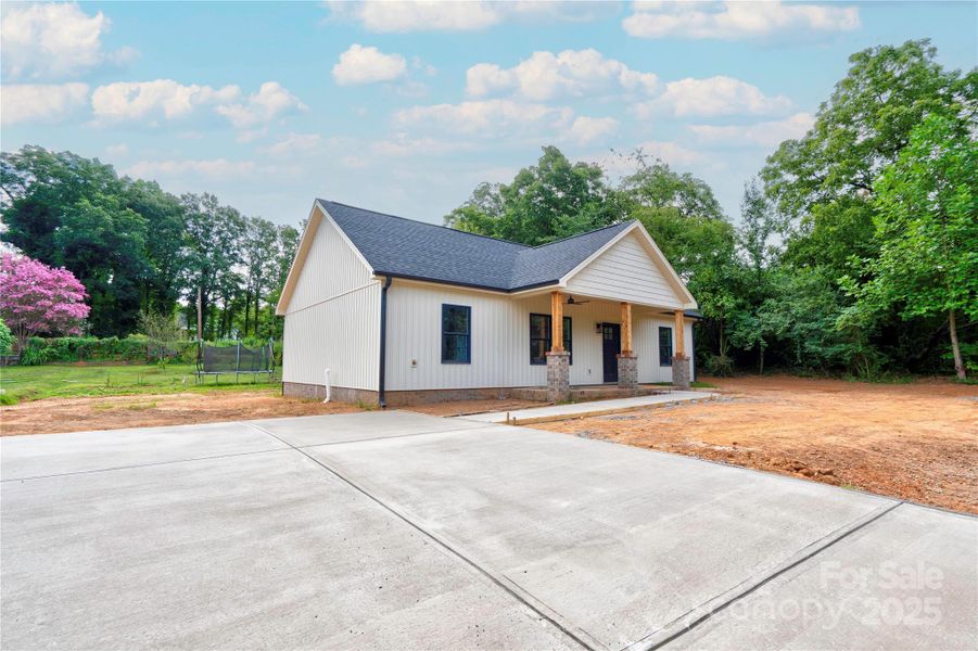 Front exterior of a new home in , Kings Mountain, NC, highlighting curb appeal (Image 20).