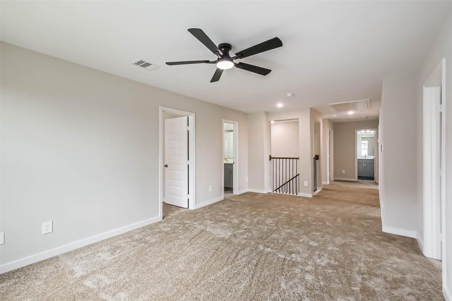 Spacious, unfurnished interior of a new home in , Fresno (Image 22).