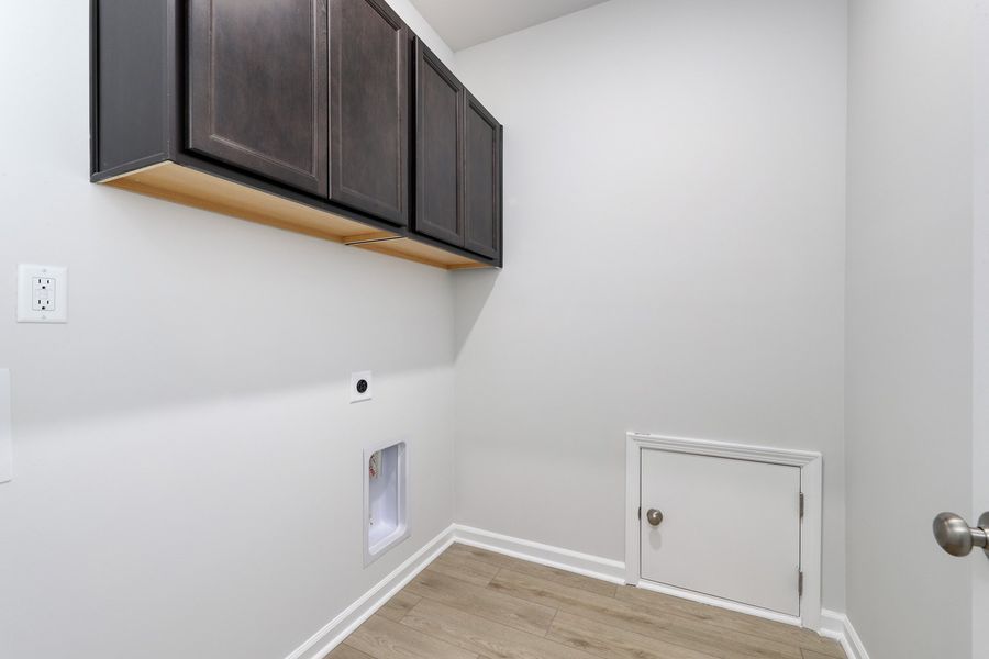 Spacious, unfurnished interior of a new home in Hainer Place, Conway (Image 38).