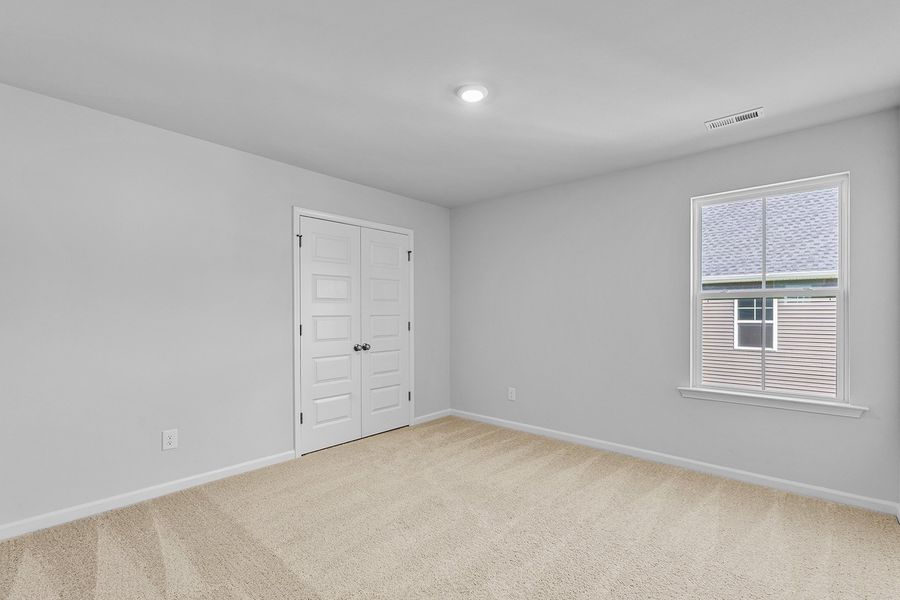 Spacious, unfurnished interior of a new home in Fieldstone, Lexington (Image 35).