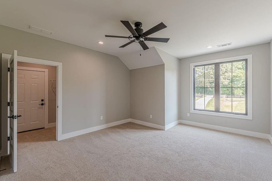 Spacious, unfurnished interior of a new home in , Bremen (Image 42). Spacious, unfurnished interior of a new home in , Bremen (Image 42).