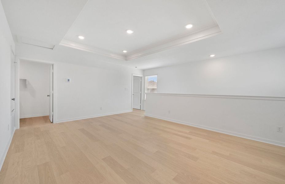 Spacious, unfurnished interior of a new home in Sunfield, Buda (Image 21).