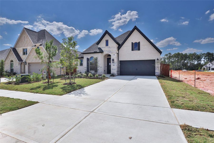 Front exterior of a new home in Evergreen 50', Conroe, TX, highlighting curb appeal (Image 1). Front exterior of a new home in Evergreen 50', Conroe, TX, highlighting curb appeal (Image 1).