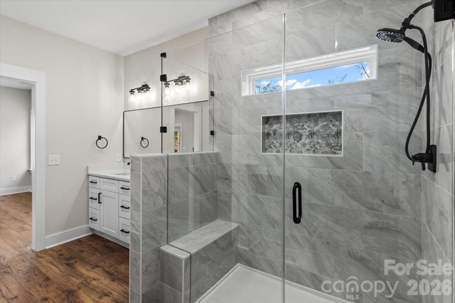 Primary Bath w/Natural Light