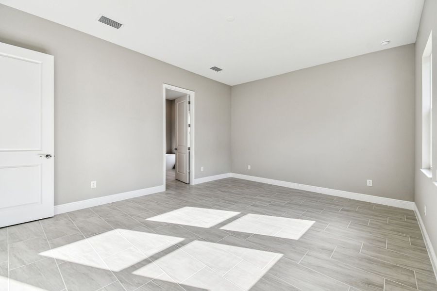 Spacious, unfurnished interior of a new home in River Preserve Estates, Parrish (Image 49).