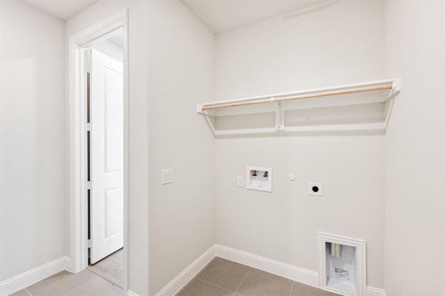 Spacious, unfurnished interior of a new home in Somerset, Venus (Image 33).