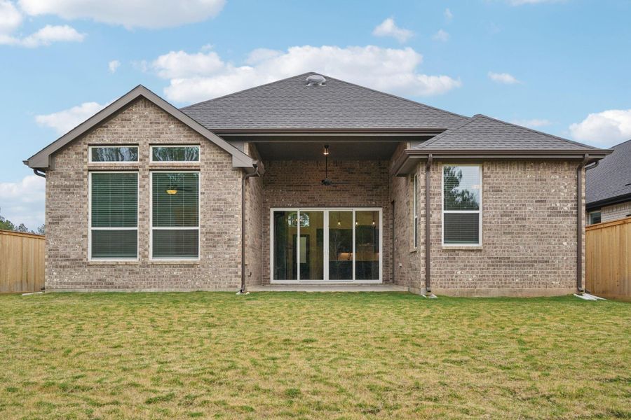 Exterior details and patio area of a home in Kresston, Montgomery (Image 28).