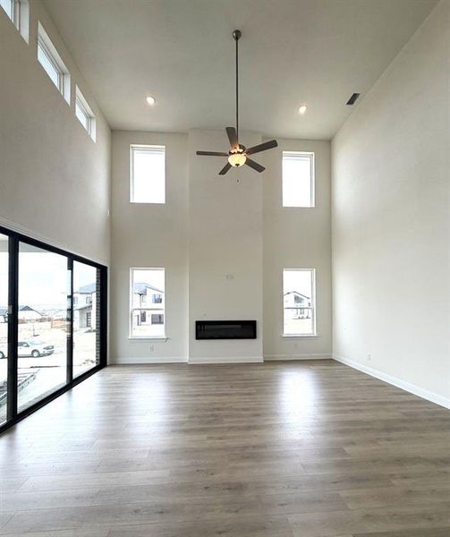 Spacious, unfurnished interior of a new home in Sweetgrass, Haslet (Image 9).