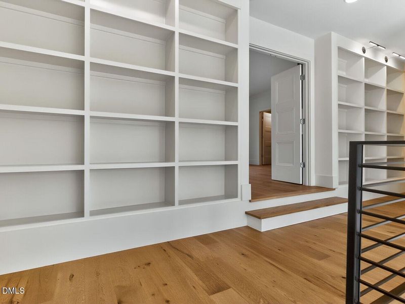 052-1280x960-second-floor-hallway