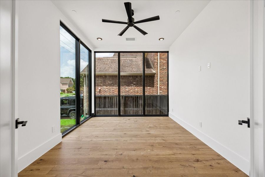 Spacious, unfurnished interior of a new home in , Bellaire (Image 18).