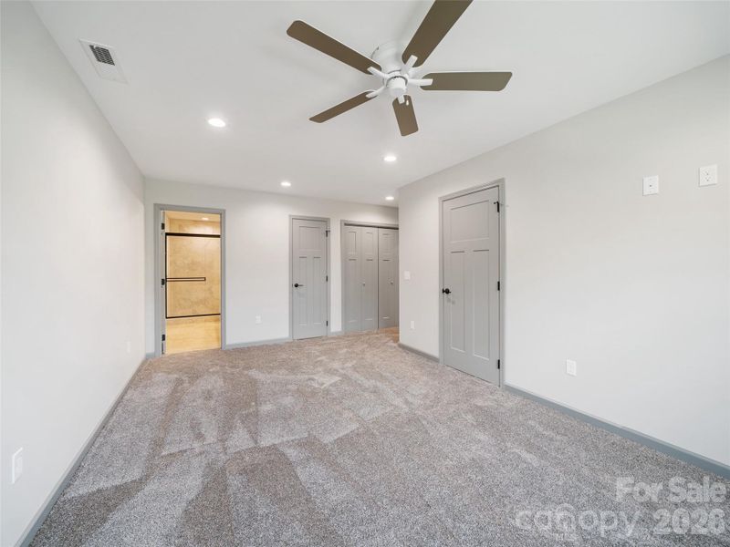 Spacious, unfurnished interior of a new home in , Burnsville (Image 25).