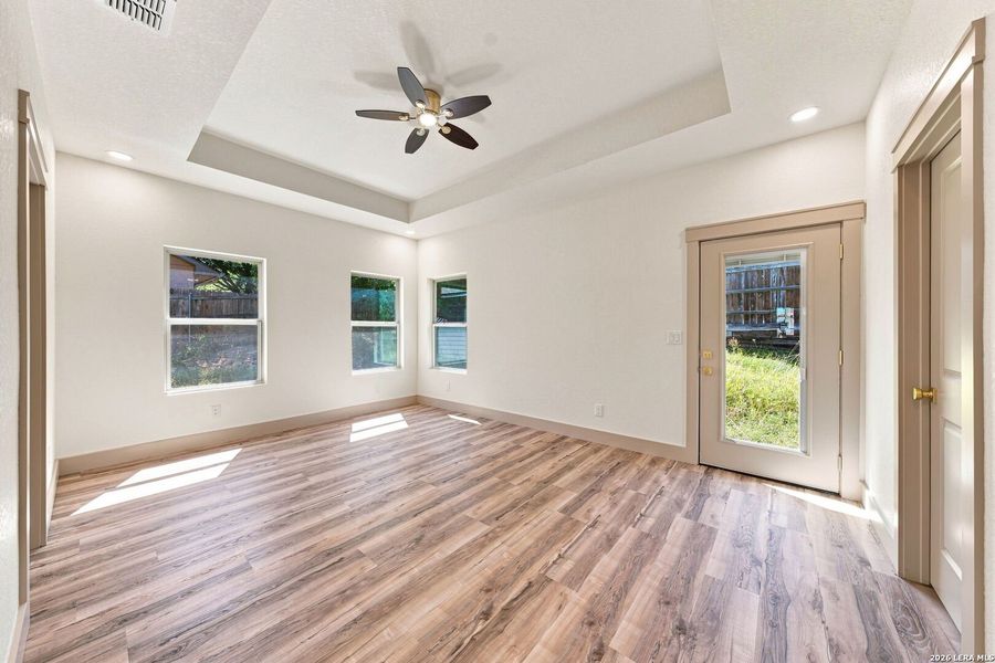 Spacious, unfurnished interior of a new home in , Kerrville (Image 20).
