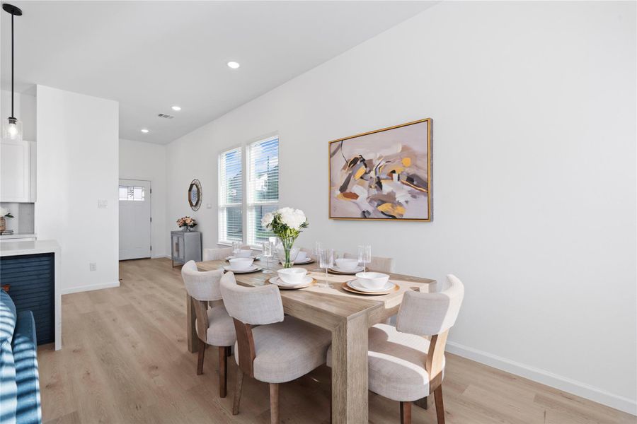 Dining zone that fits a real table—right-sized for daily life without oversizing the footprint. Dining zone that fits a real table—right-sized for daily life without oversizing the footprint.