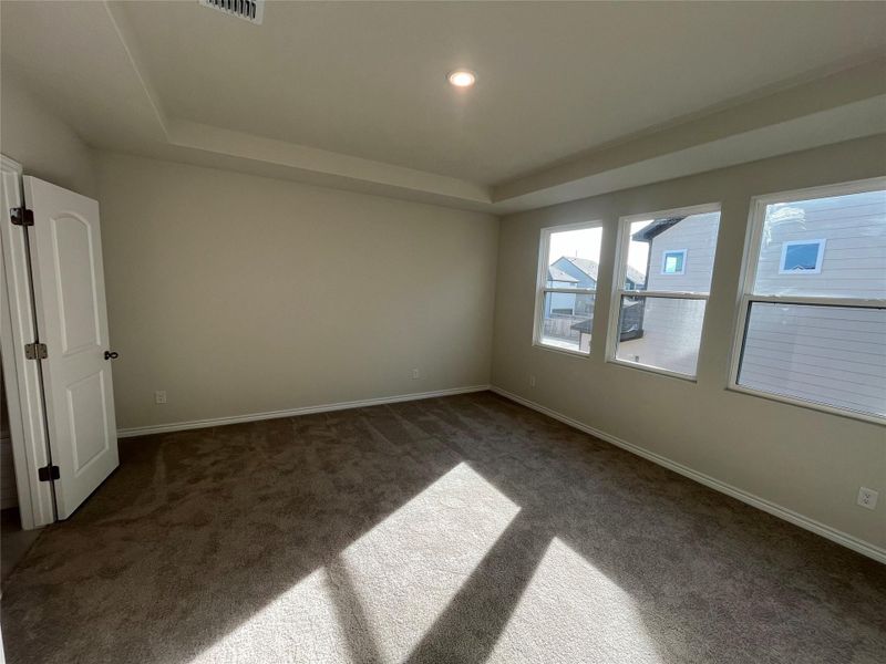 Spacious, unfurnished interior of a new home in Lariat, Liberty Hill (Image 30).