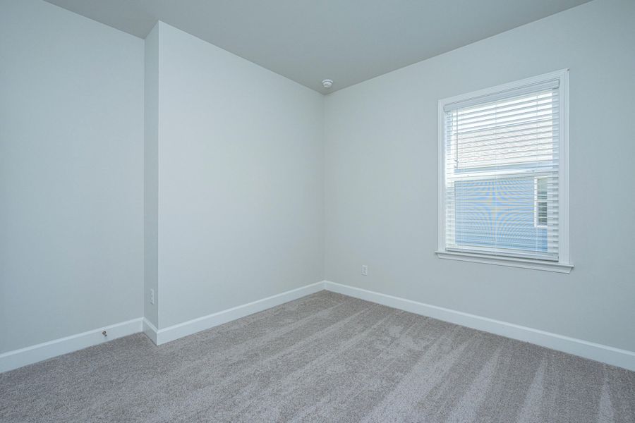 Spacious, unfurnished interior of a new home in Cedar Glen Preserve, Huger (Image 22).
