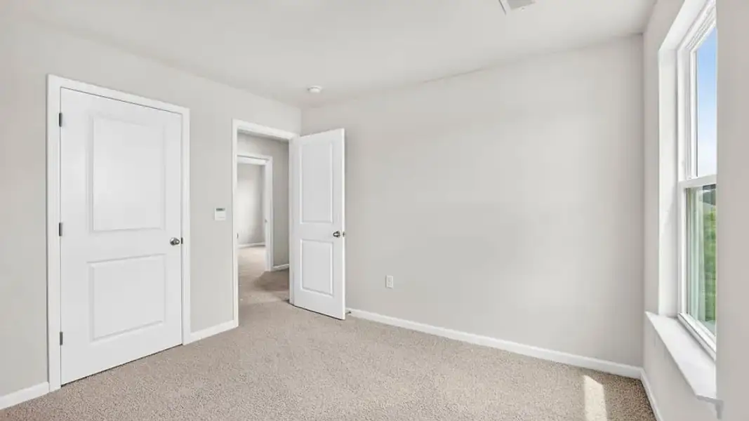 Spacious, unfurnished interior of a new home in Trailside Run, Spartanburg (Image 35).