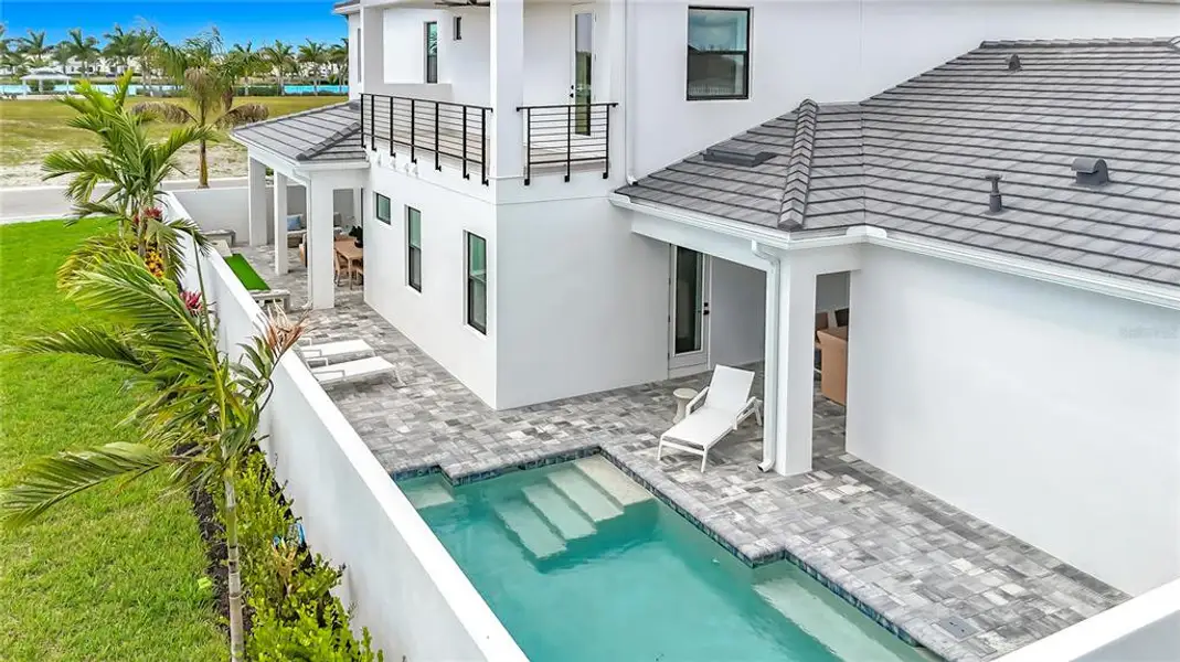 Exterior details and patio area of a home in , Bradenton (Image 37).