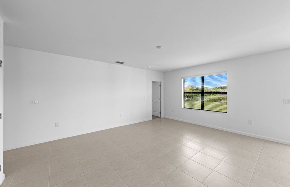 Spacious, unfurnished interior of a new home in Caloosa Cove, Labelle (Image 14).