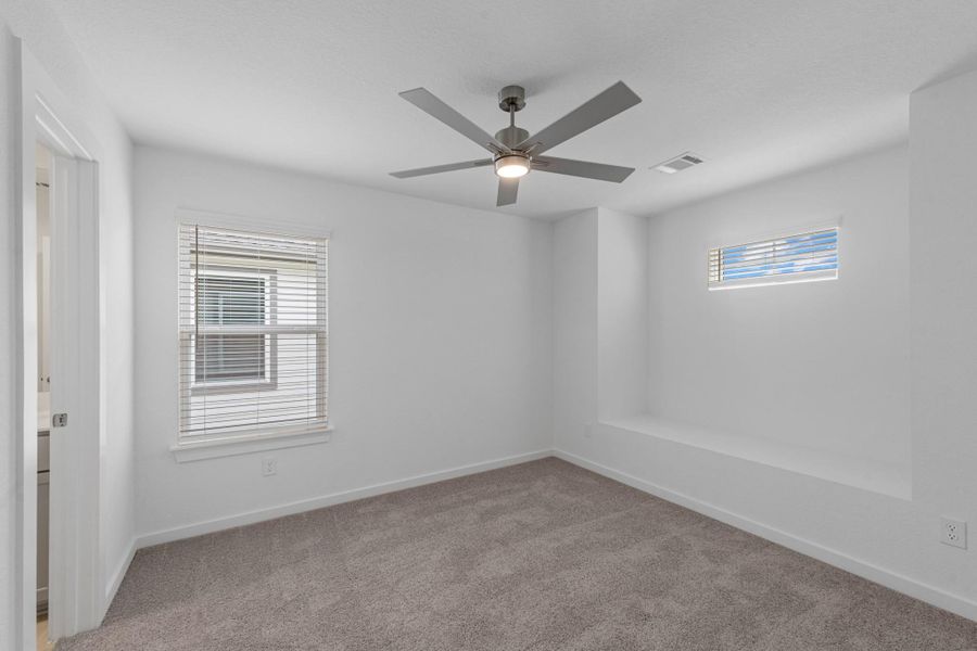 Spacious, unfurnished interior of a new home in Grand Mason Crossing, Katy (Image 19).