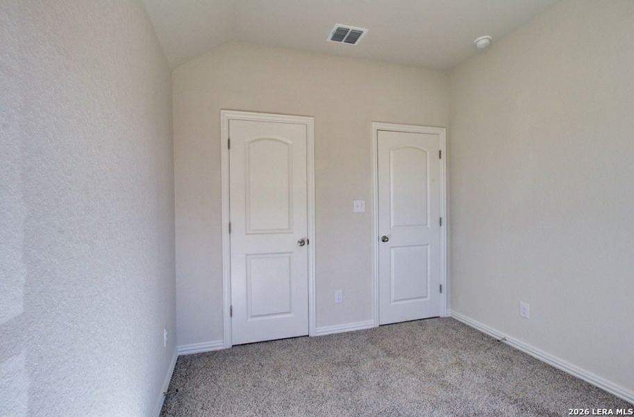Spacious, unfurnished interior of a new home in Sunflower Ridge, New Braunfels (Image 9).
