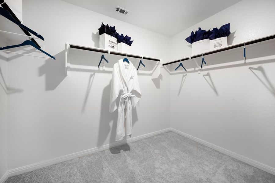 Spacious, unfurnished interior of a new home in Longview, Del Valle (Image 17).