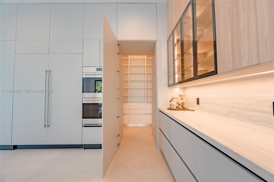 Walking pantry Walking pantry