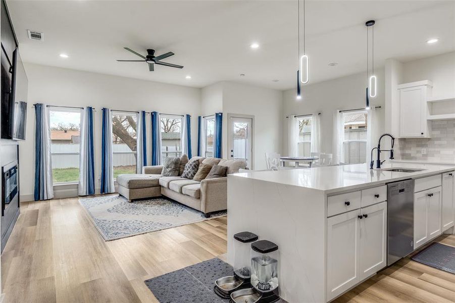 Furnished interior view inside a new home in , Dallas (Image 24).