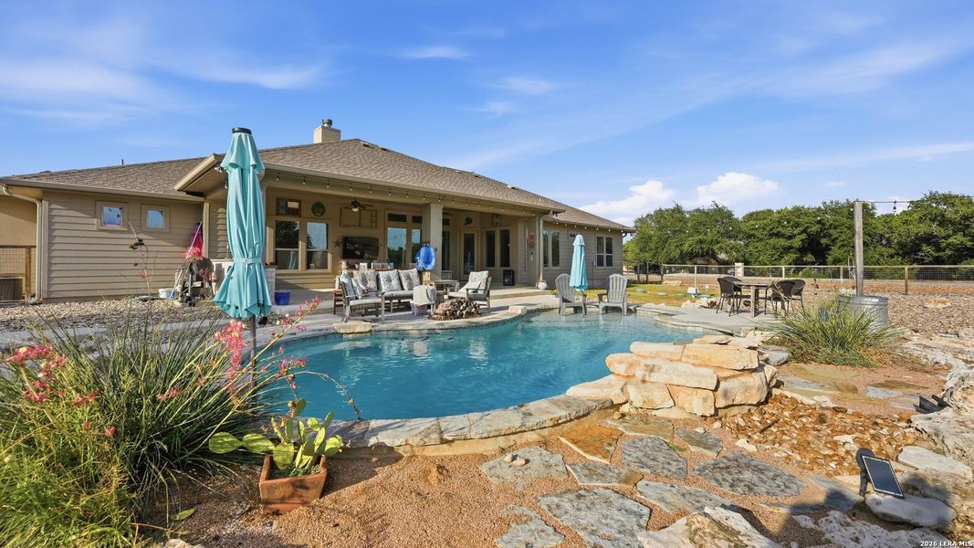 Community amenities in , Spring Branch (Image 28).