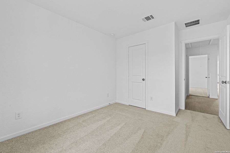 Spacious, unfurnished interior of a new home in Spring Grove, St. Hedwig (Image 13).