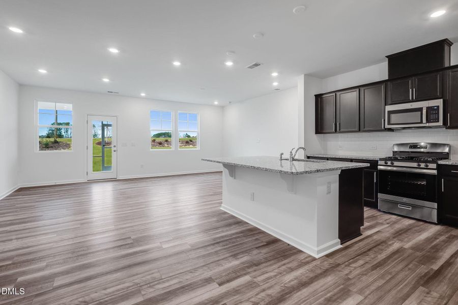 SUN_Everlee_Pic_CarsonII_QMI_237_Kitchen