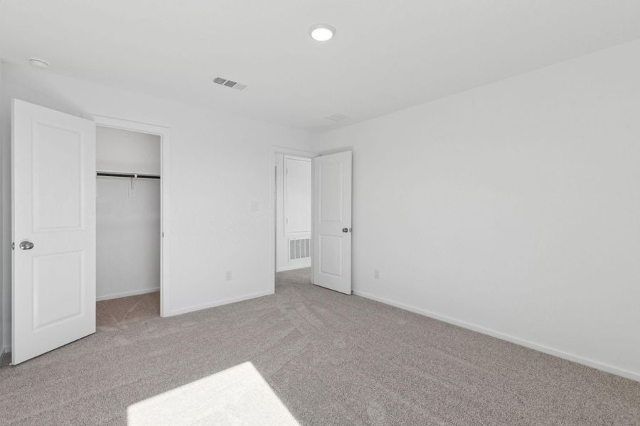 Spacious, unfurnished interior of a new home in Montgomery Bend, Montgomery (Image 25).
