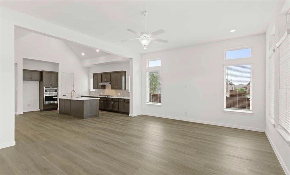 Open Kitchen-Living Room Open Kitchen-Living Room