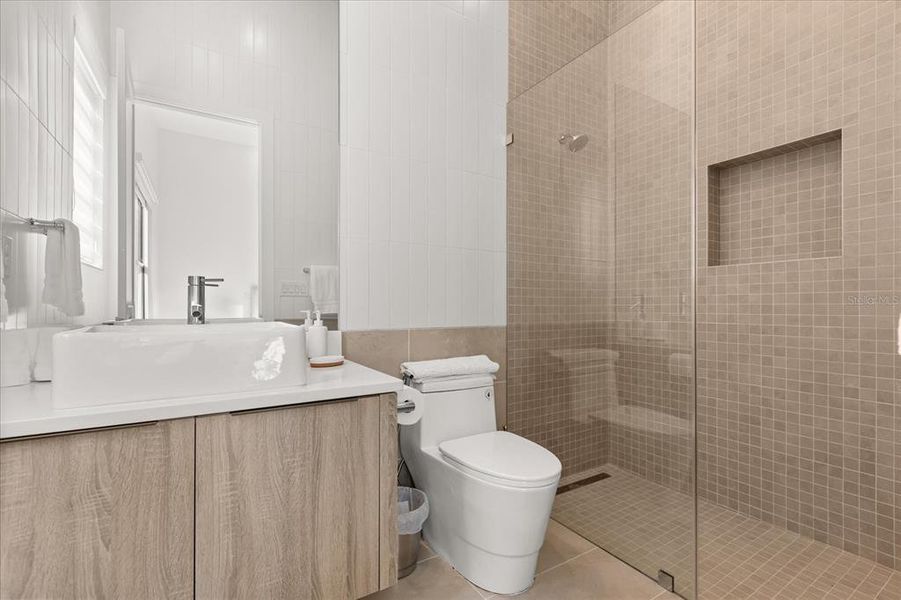 Furnished interior view inside a new home in , Montverde (Image 19).