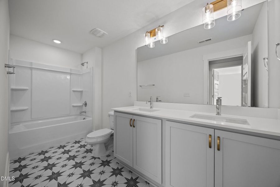 Secondary Bath- Sonny & Cher Interior