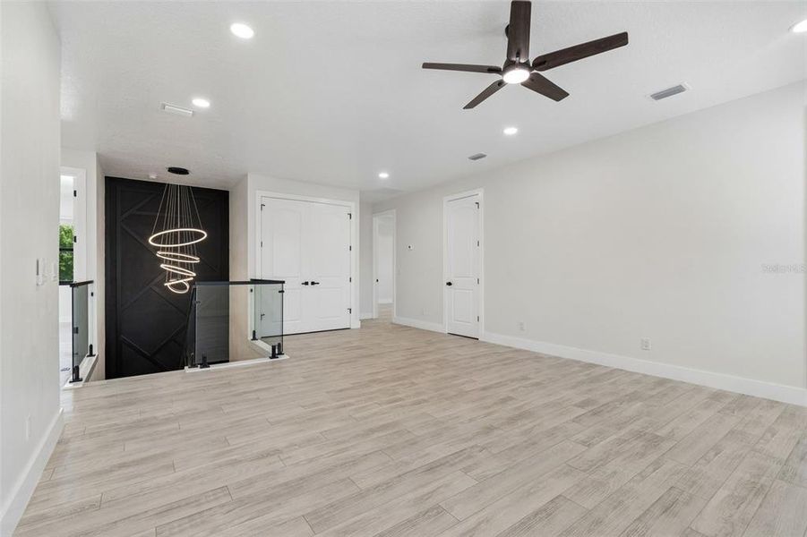 Spacious, unfurnished interior of a new home in , Tampa (Image 27).