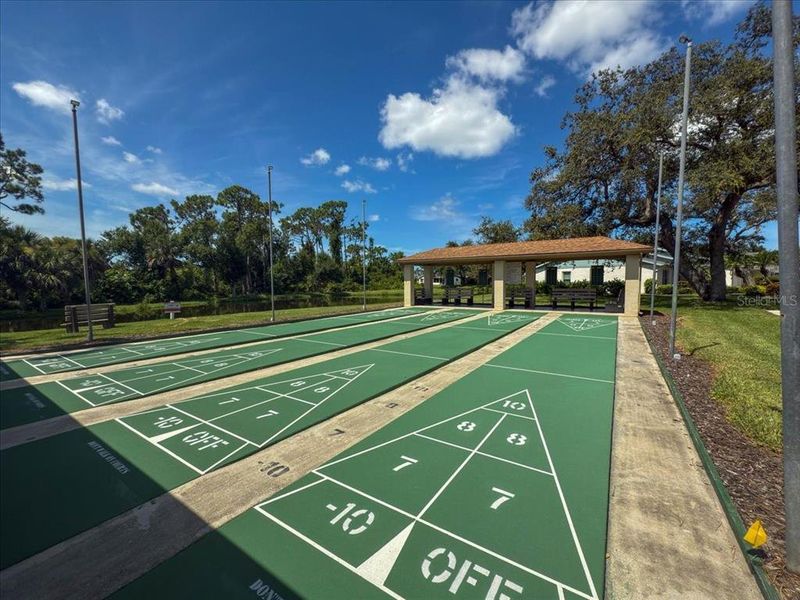 Community amenities in , Englewood (Image 40).