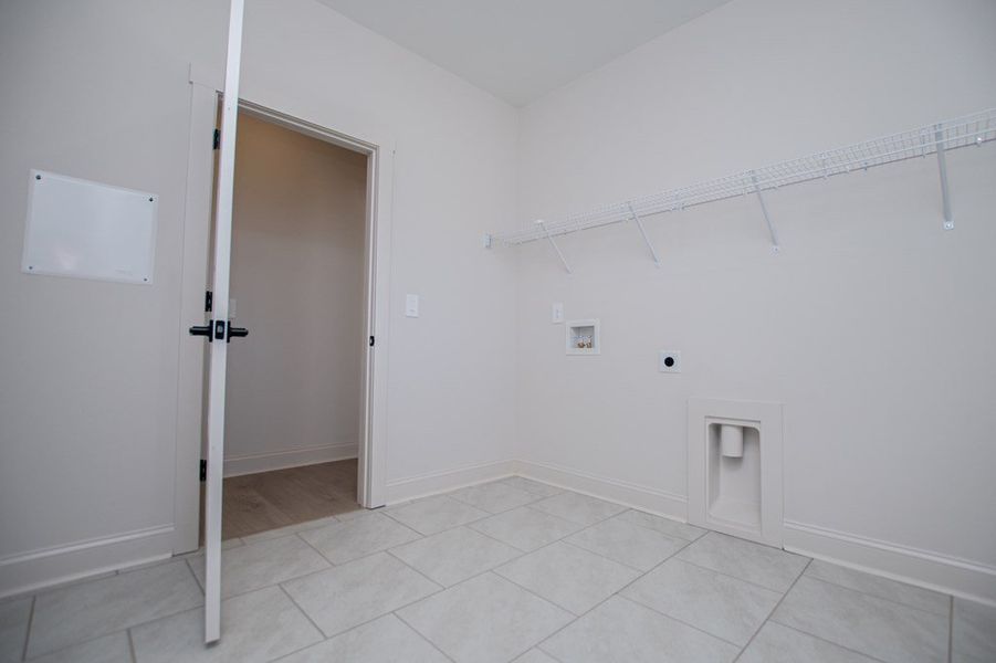 Spacious, unfurnished interior of a new home in The Reserve at Red Oaks, Carrollton (Image 31).