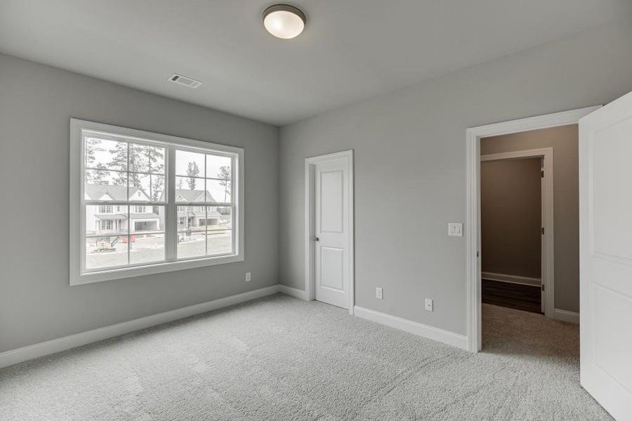Spacious, unfurnished interior of a new home in Hemingway, Flowery Branch (Image 26).